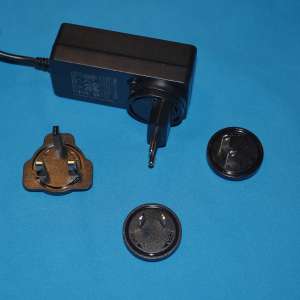 CA-PSU mit internationalen Adaptern