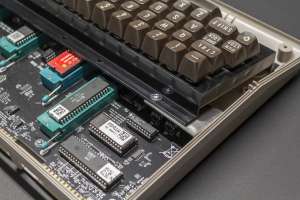 Flanschkopfschraube links